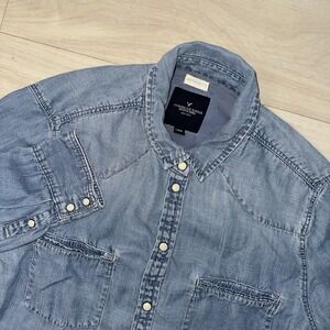 American Eagle Boyfriend Fit Button Up Blue Distressed Denim Size Large Pearl